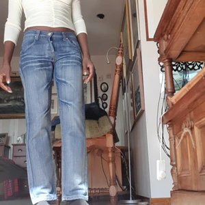 Super fin gry jeans byxa  - I mycket bra skick och passar stk 30_ 32.Finns fler bilder 