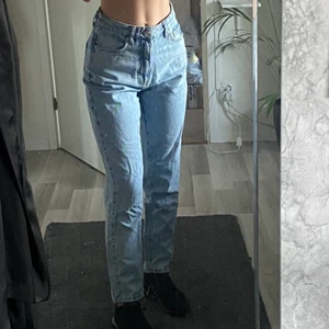 ginatricot jeans - säljer dessa jeansen som knappt är använda. nypris 600kr