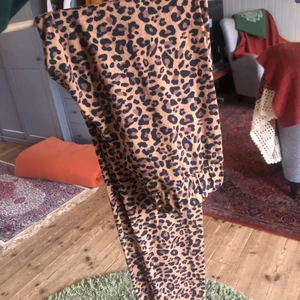 Leopard tights - Skit snygga leo tights från nakd! Tyvärr för små för mig nu. Strl xs