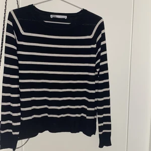 Randig zara tröja  - Nypris är nästan 200kr om jag minns rätt och säljer för 80kr💗 bra skick