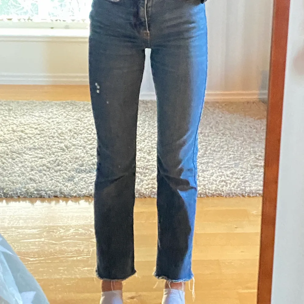 Straight blåa jeans från Gina! Jättefina men är tyvärr för små❤️är 166cm lång.. Jeans & Byxor.