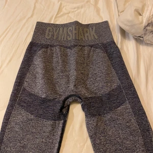 Gymshark tights  - Säljer mina gymshark tights som jag använt 1 gång, finns inte att få tag på längre vad jag vet och är i storlek S. 