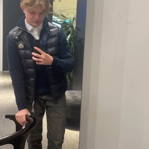 Moncler gui vest  - Helt ny väst size 3