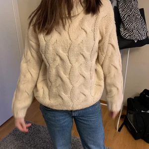 Benvit kabelstickad polotröja - Från Zara, storlek 13-14 år, 164. 