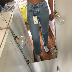 Levis jeans - Sjukt snygga Levis jeans som tyvär inte komme till andvändning❤️