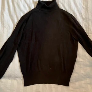 Stickad polotröja - Stickad polotröja från hm. Köparen står för frakten