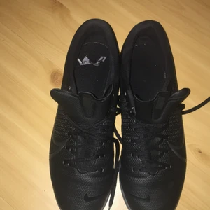 Nike merc marque  - Limiterade inomhus skor i bra skick och skorna är väldigt svåra att få tag på.