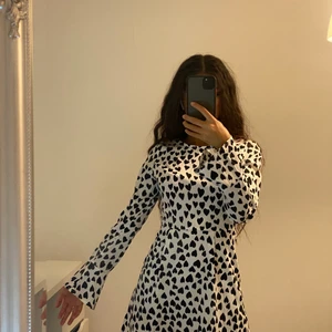 Pretty little thing klänning - Klänning från Pretty little thing, aldrig använd, med prislapp på! Skriv privat om intresserad🥰