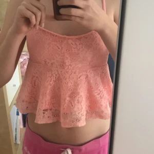 Råsa linne från bershka - Fint råsa linne som inte kommer till användning storlek s, köpte limmet på sellpy. 