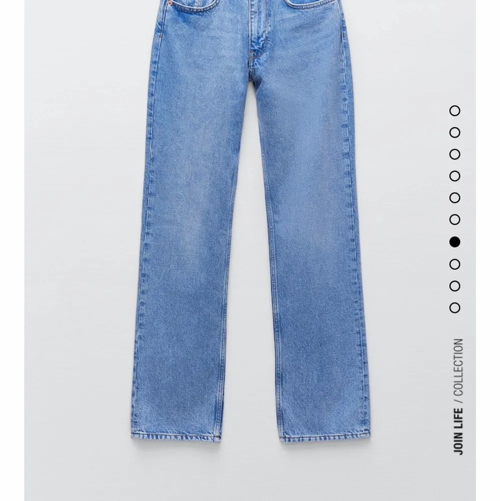 säljer mina helt nya jeans från zara, då jag känner att de blev för stora för mig. hör av dig för fler bilder eller frågor!❤️ kan även säljas för 100kr plus frakt!( VID SNABB AFFÄR) köptes för 200kr plus 49kr frakt!. Jeans & Byxor.