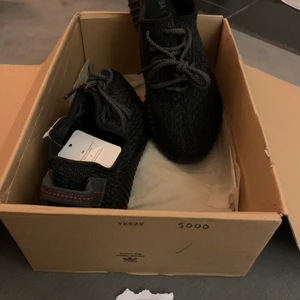 Skor Yeezy Adidas  - Helt nya Yeezy skor.