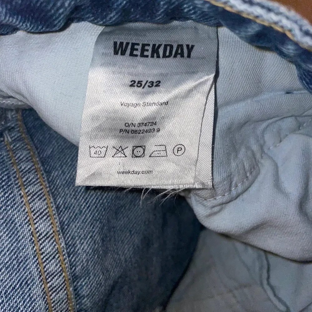 Storlek är 25/32. Ny dragkedja som är fixad hos skräddare.. Jeans & Byxor.