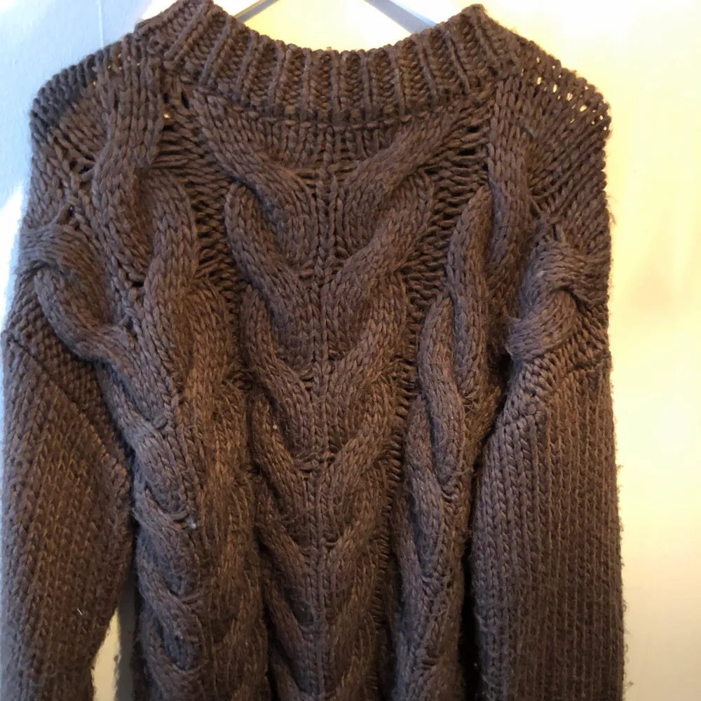 Säljer denna underbara tröjan från Claire Rose kollektion med NAKD ❤️ Knappt använd . Stickat.