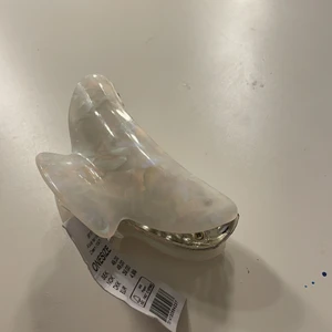 Hårklämma - Helt oanvänd hårklämma. Köpte för nån vecka sen men har aldrig kommit till användning. Prislappen finns tom kvar