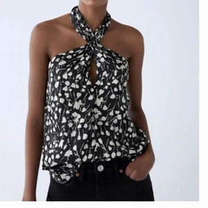 Populär zara blus - Skitsnygg blus från zara med knyte i nacken och öppen rygg💕 stl M men skulle säga att den passar xs-m!🥰