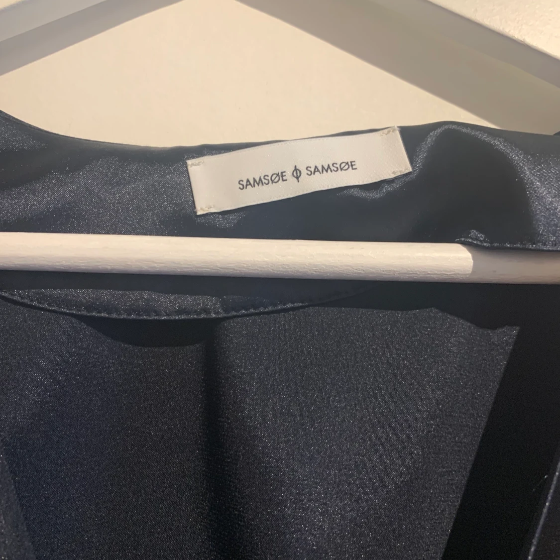 Samsø samsø blus i en glansig blå - 90