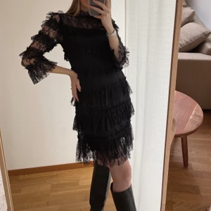 By Malina klänning 🖤 - Säljer den här svarta By Malina klänningen i storlek S. Perfekt skick. Köpt för 2000.