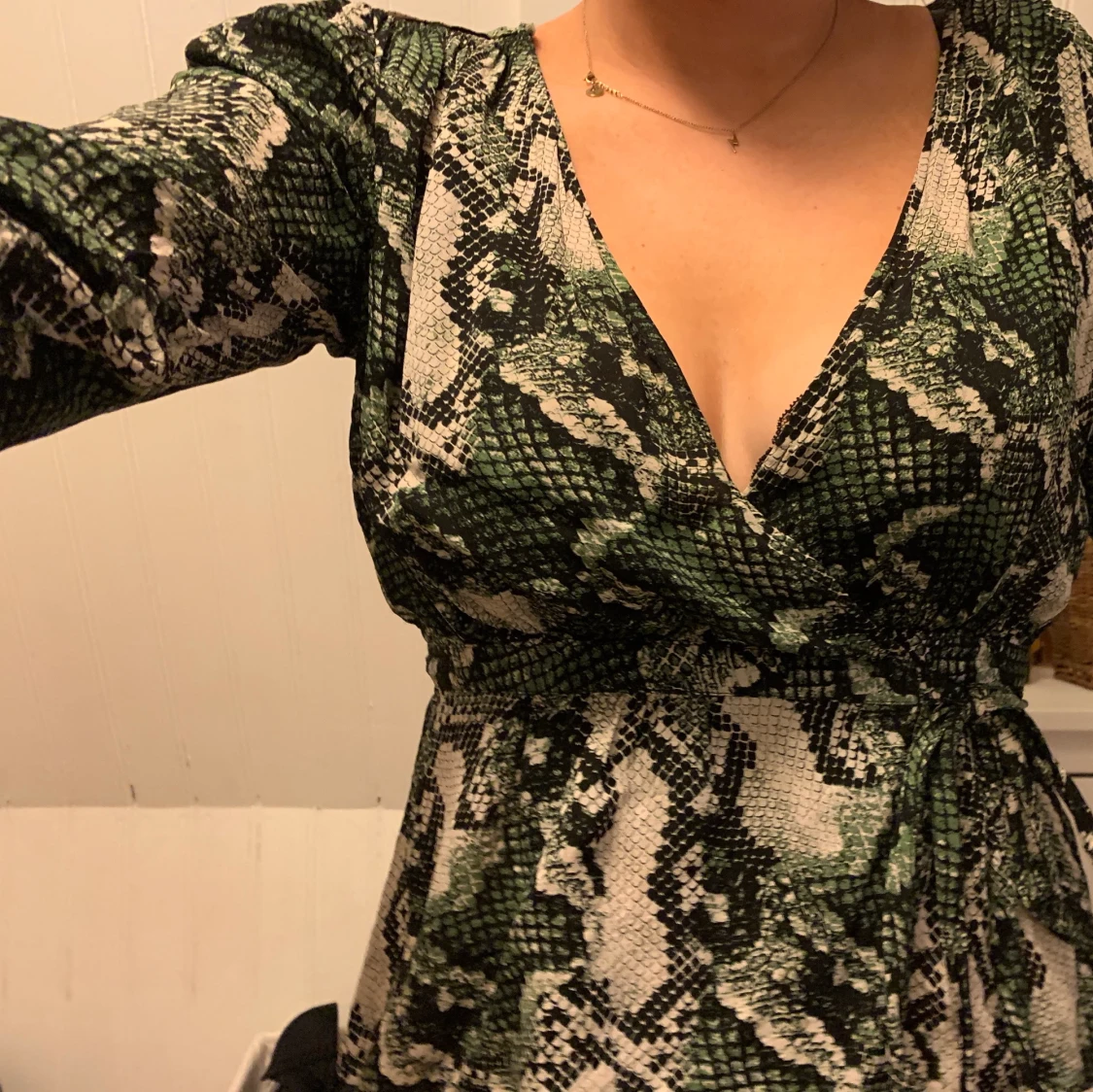 Ormmönstrad Blus - 90