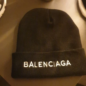 Balenciaga - Balenciaga mössa Äkta!! Använd sparsamt och syns inga spår efter användning