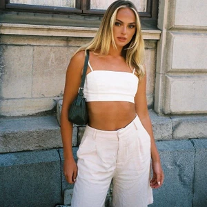 Beige shorts  - Säljer dessa oroligt snygga shorts då de inte passade mig i storlek.. Skickar självklart egna bilder om så önskas!! 🧡