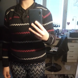 Lager 157 storlek 150 - Mörkblå med ränder använd några gånger 