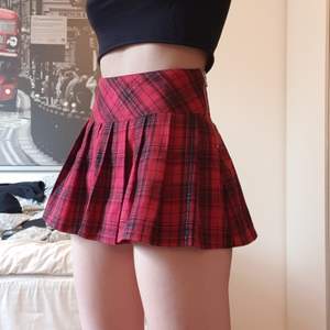 Super söt kjol som säljs pga för kort för min smak💕 Köpt här på plick och aldrig använd!