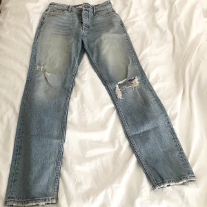 Blåa jeans - jättesnygga jeans från gina som tyvärr är för tajta på mig pris diskuteras inklusive moms