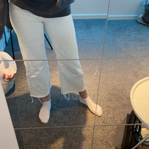Jättefina jeans - Jättefina jeans men dem är tyvär för tajta på mig. Köparen står för frakten💗💗