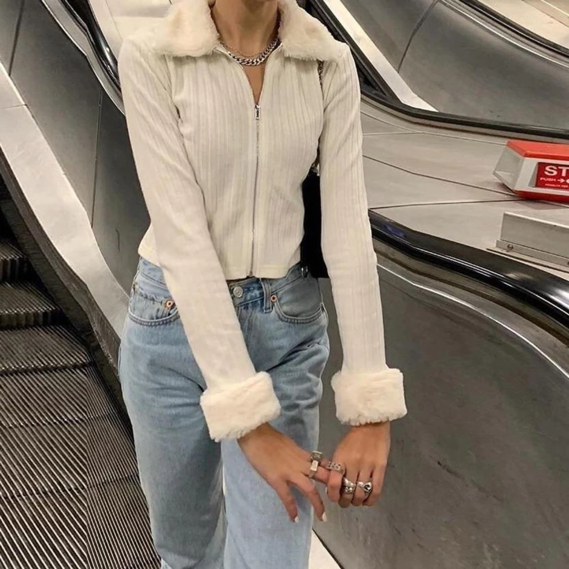 Vit tröja med krage