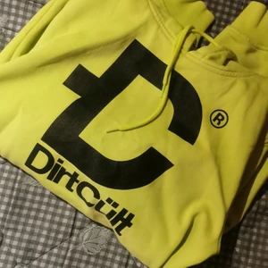 Dirtcult  - Dirtcult hoodie säljes då jag aldrig använder den. 