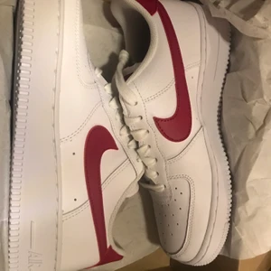 Nike air force 1 - Säljer dessa i storlek 38,5, Helt nya i kartong                Buda