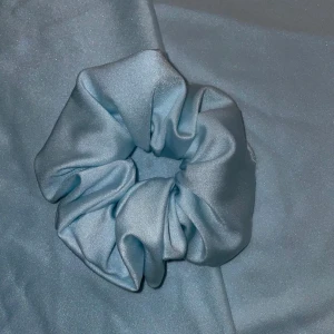 Scrunchie  -  blue sky 