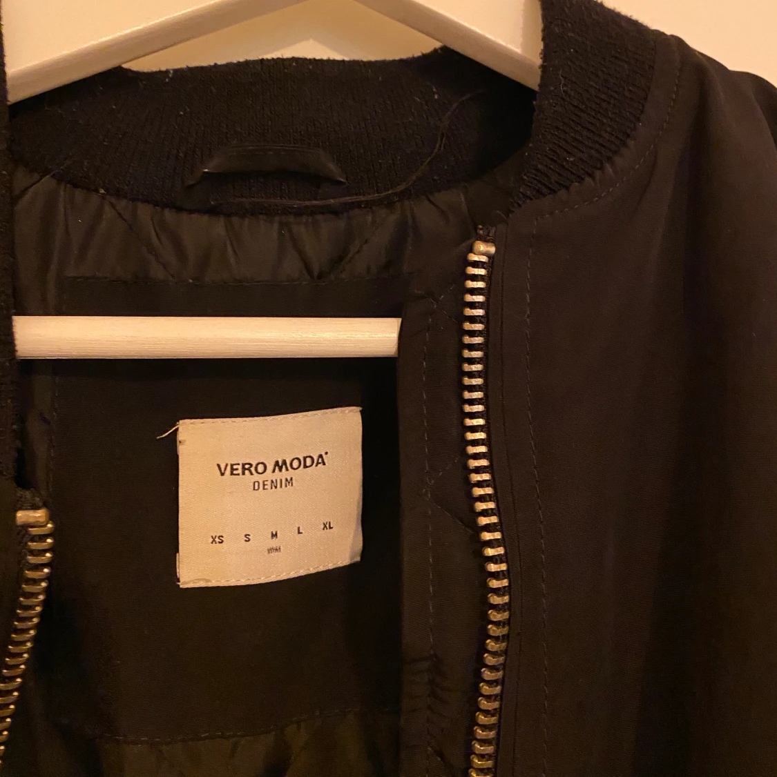 Bomberjacka Vero Moda - 90