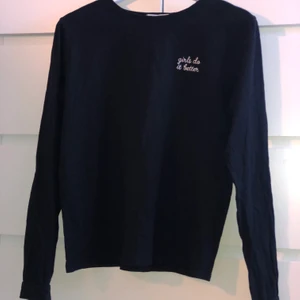 Tröja - Fin långärmad tröja som inte används längre. Endast använd ett fåtal gånger. ❗️frakt tillkommer❗️