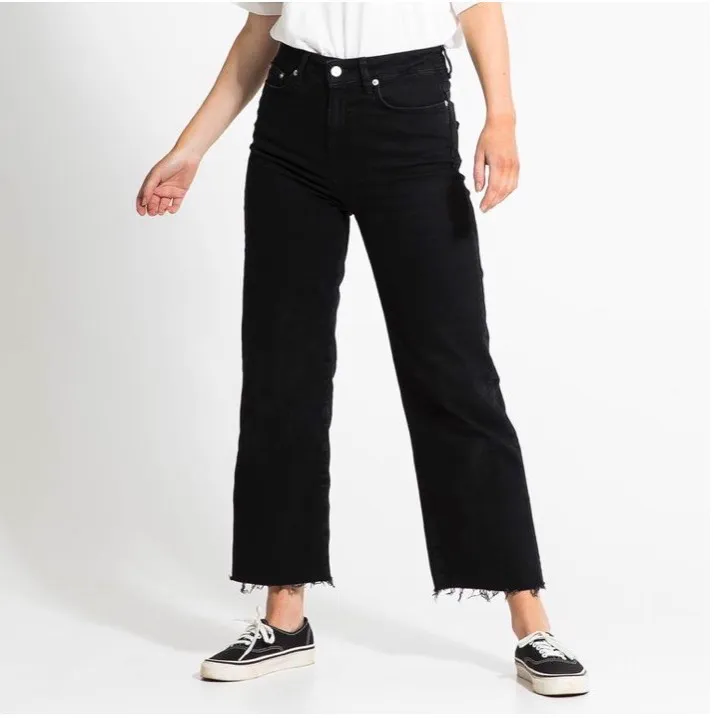 Super stretchiga raka/wide leg jeans från lager 157. NYPRIS:300kr!! De är i storlek XXS men fungerade även sonm XS. Säljer ett par av mina favorit jeans så de tyvärr blivit för små. (Köparen står för frakt)(pris kan diskuteras)❣️. Jeans & Byxor.
