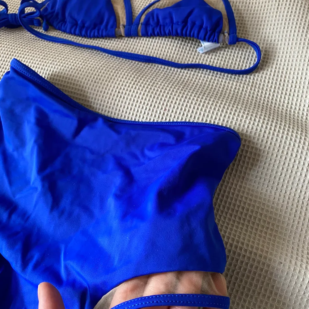 Super fin blå högmidjad bikini💙 storlek; XS🌊. Toppar.