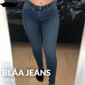 Blåa jeans strl S - Blåa jeans från Dr.denim i strl S. Dom är i bra skick. Skriv privat för mer info eller bilder.😊💗