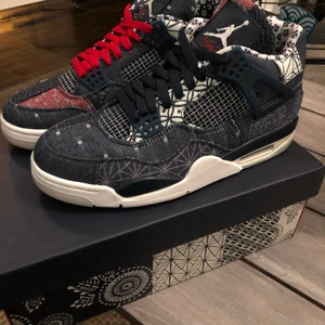 Air Jordan 4 Deep Ocean - Ett par oanvända Jordan 4 Deep Ocean från sneakersnstuff i storlek 42.5