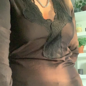 Långärmad topp - Brun och svart långärmad tröja från Branting i storlek S. 90 kr + frakt! 