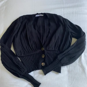 Kofta, svart Xs - Snygg croppad korta, använd ett fåtal gånger. Skriv för fler bilder 🌸