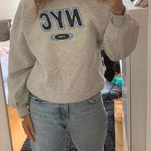 Gina tricot sweatshirt - Sweatshirt i storlek s från Gina tricot. Köpt förra året, endast använd ett fåtal gånger