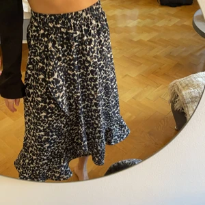 Leopard kjol - Längre leopard kjol, så fin o i mycket bra skick