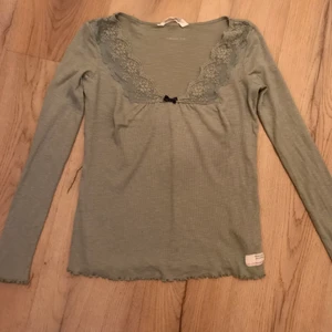Odd Molly - Söt Odd Molly Top strl 0. Fin grön färg. Ljusare än på bilden, mer åt det mintgröna/ljusa hållet! 