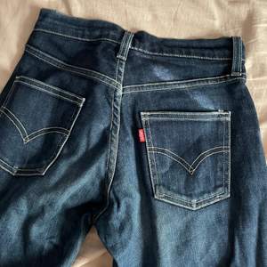 Säljer mina sjukt snygga Levis jeans sommarväder är för små💕 