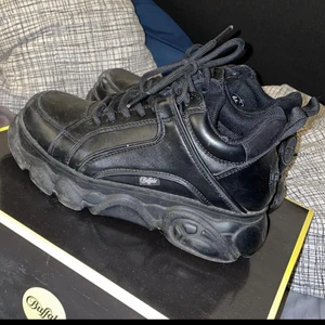 Buffalo - Använda under en hel vinter, finns skavmärke men inget som syns mycket