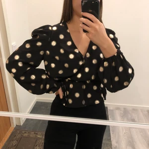 Blus - Jättefin blus som är perfekt till fest eller nyår🥰