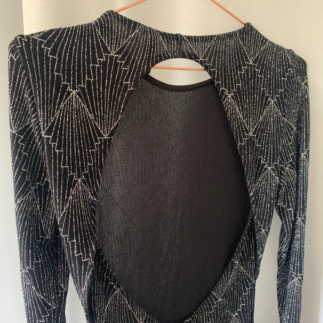 Glittrig festklänning - 91