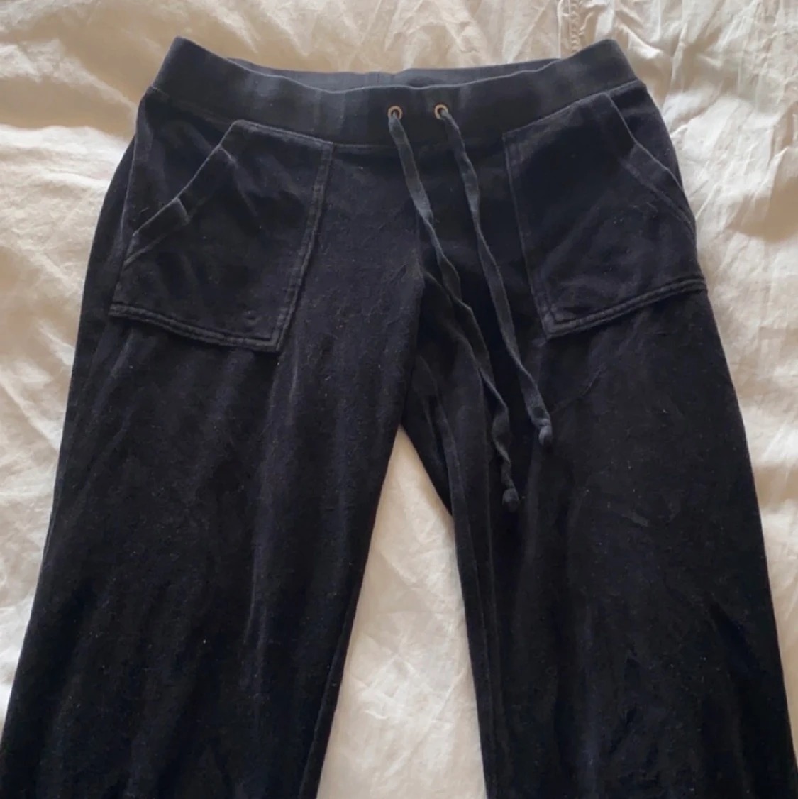 Svarta byxor av märket Juicy Couture - 90