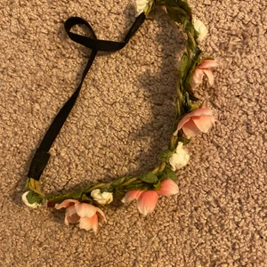 En rosa blomster krans!  - Köpt från dollystyles vebb shop för länge sedan! Använd! Men inte mycket! <3 jättefin 💕🛍