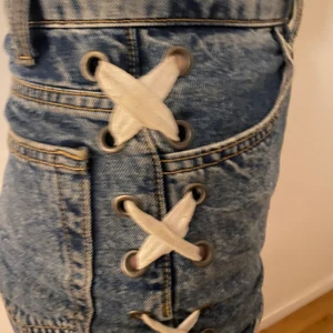 Shorts  - Jeans shorts med snörning på sidan stl S